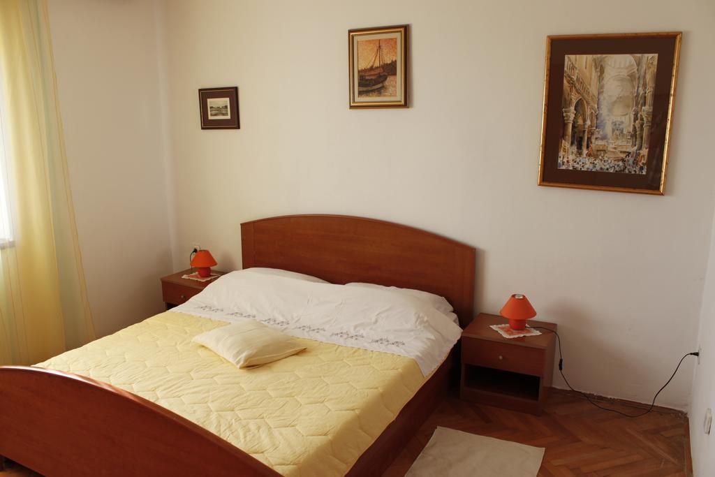 Apartment Heli Šibenik Kamer foto